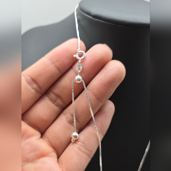 ♥️ VIRGEN MARY NECKLACE - Picture 6 of 6